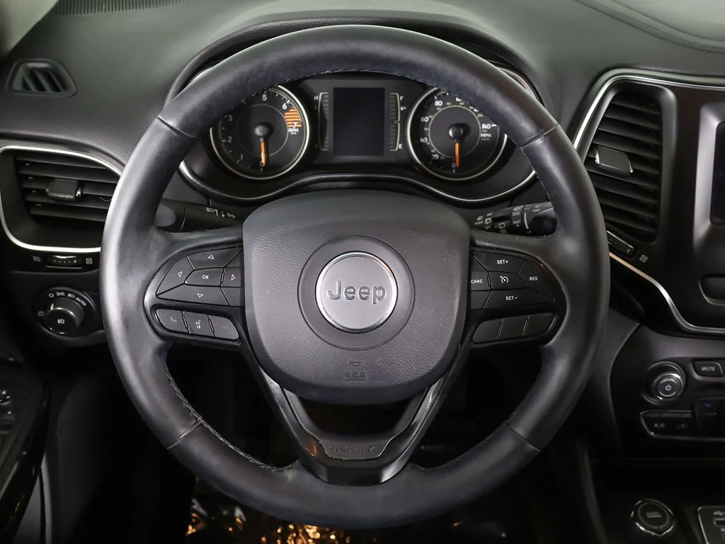 Used 2019 Gray Jeep Latitude Plus image 36