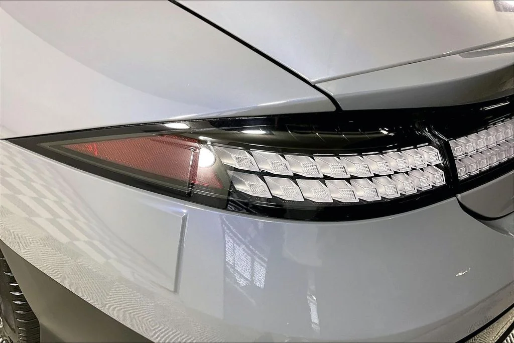 Used 2024 Blue Hyundai SEL image 28