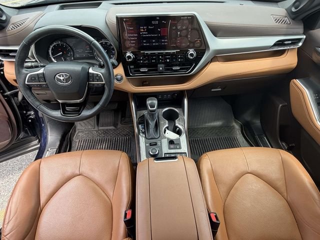 Used 2022  Toyota Platinum image 18