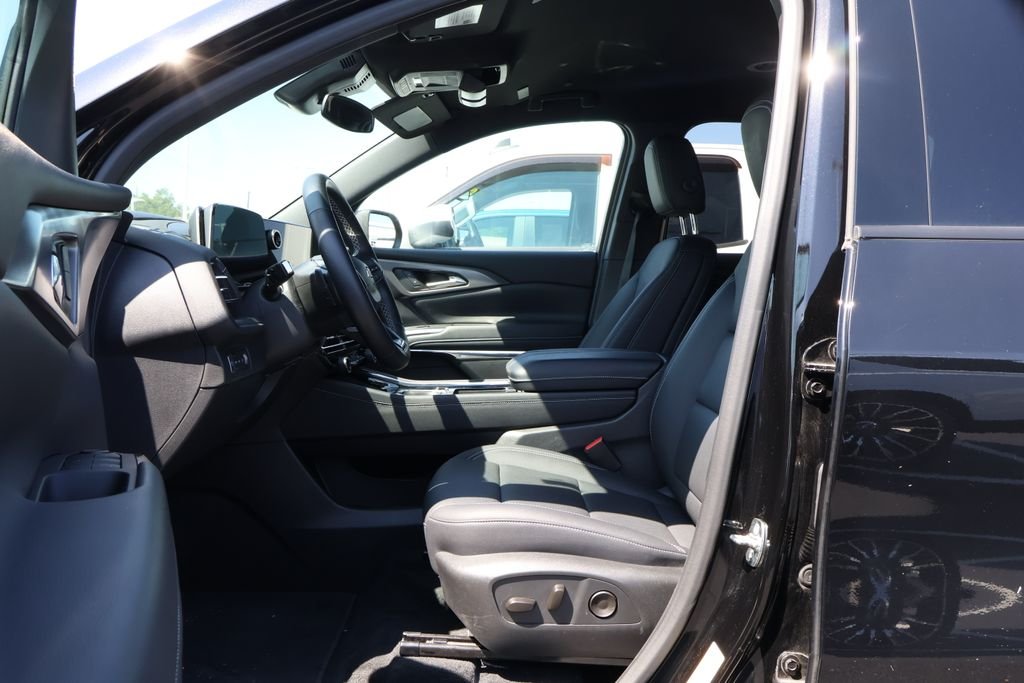 Used 2026 Mosaic Black Metallic Chevrolet LT image 9
