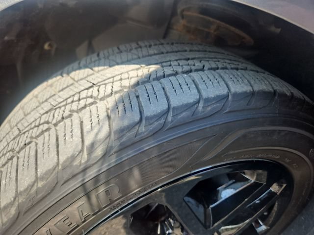 Used 2014 Gray Ford SE image 27