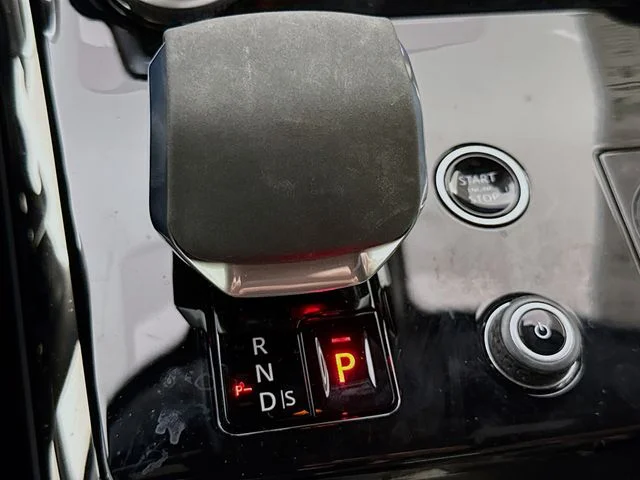 Used 2023 Gray Land Rover SE Dynamic image 19