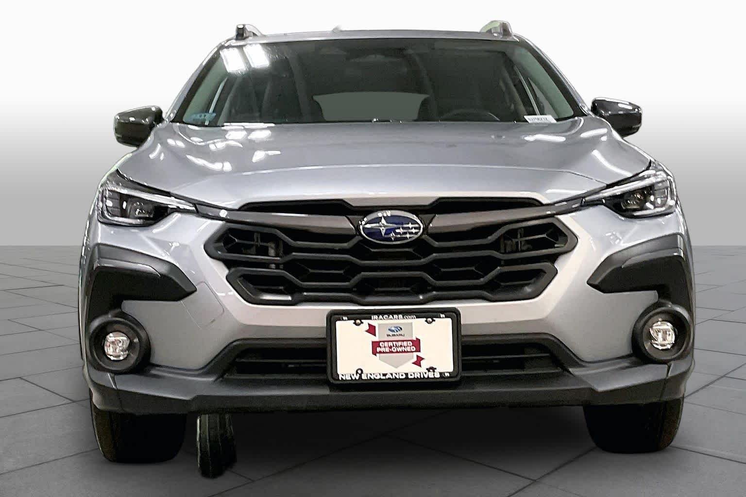 Used 2025 Ice Silver Metallic Subaru Limited image 3