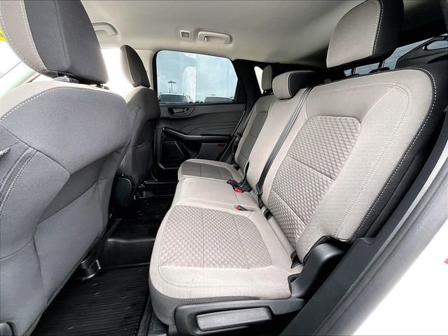 Used 2022 Oxford White Ford SE image 15