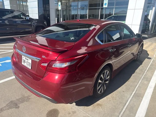 Used 2017 Red Nissan 2.5 SL image 4