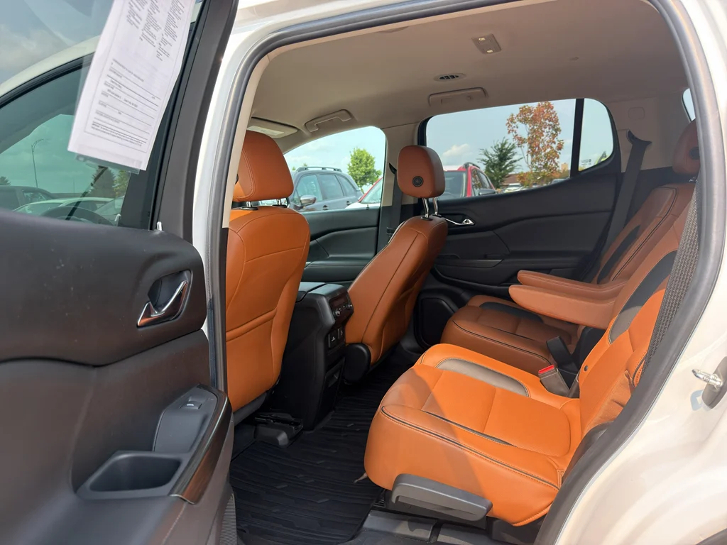 Used 2018 White Frost Tricoat GMC SLT image 10
