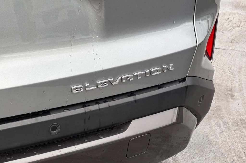 Used 2026 Sterling Metallic GMC Elevation image 28