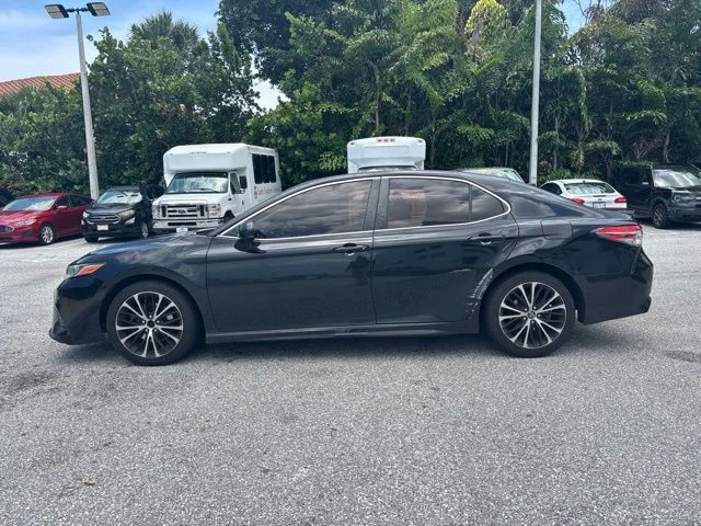 Used 2018 Midnight Black Metallic Toyota SE image 4