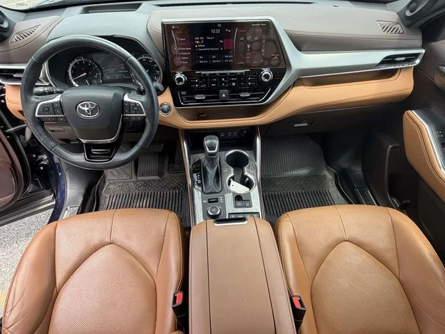 Used 2022  Toyota Platinum image 18