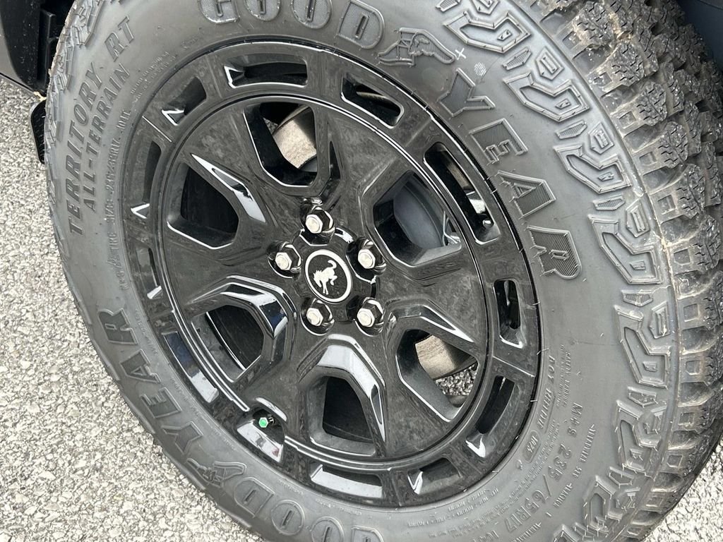 New 2025 Azure Gray Metallic Tri-Coat Ford Badlands® image 12