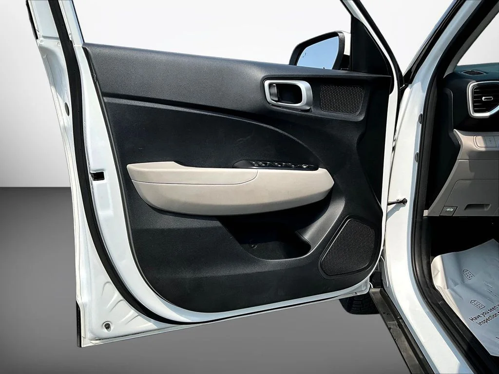 Used 2023 White Hyundai SEL image 19