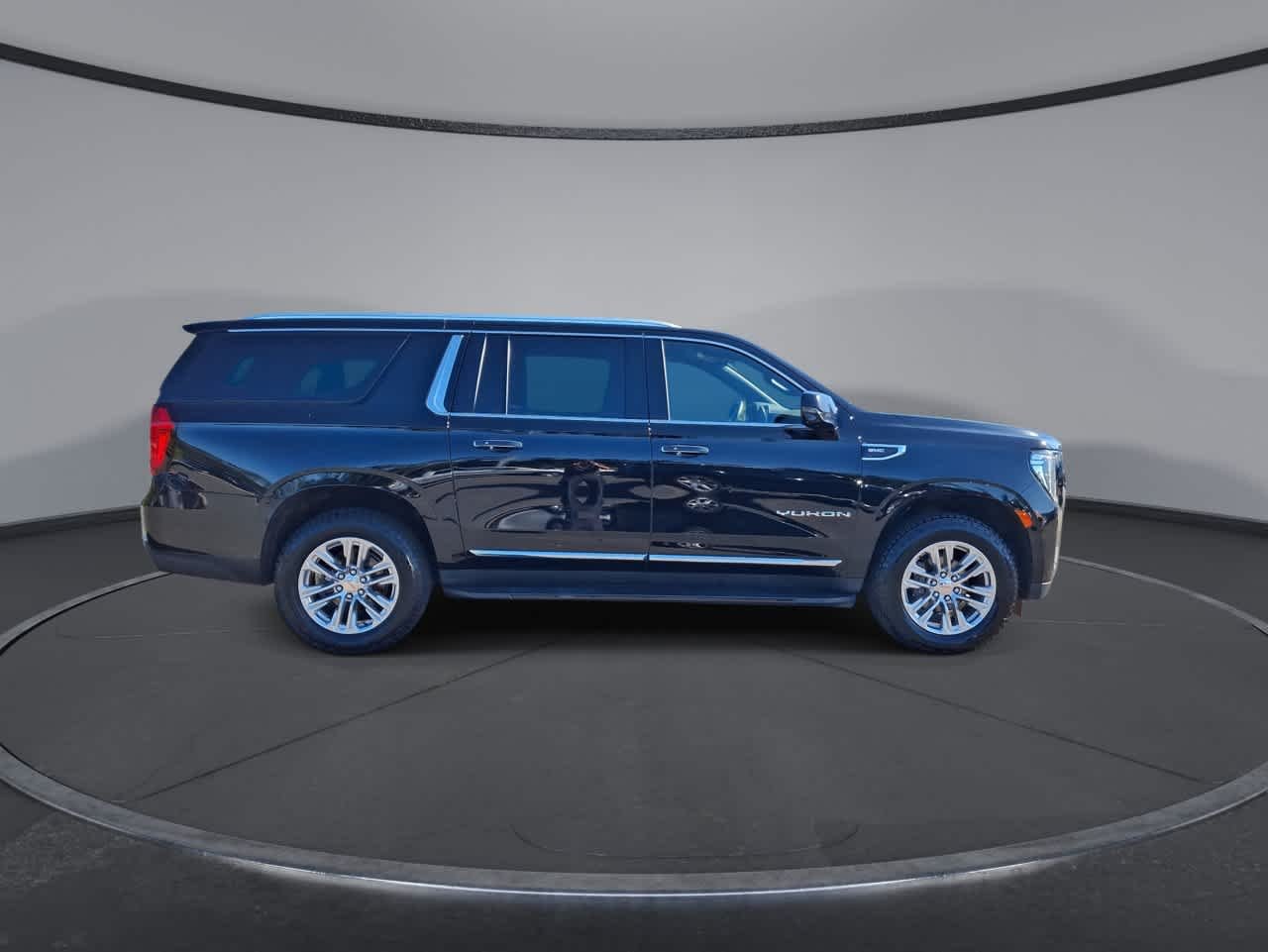 Used 2024 Onyx Black GMC SLT image 9