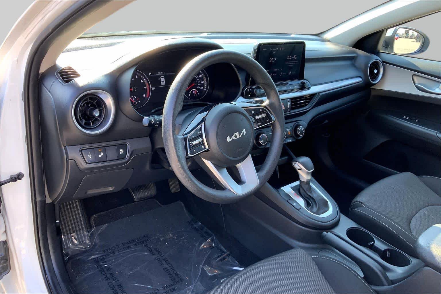 Used 2023 Snow White Pearl Kia LXS image 17