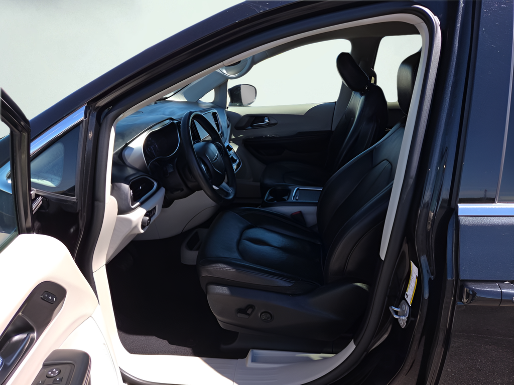 2022 Chrysler Pacifica Touring L - Photo 19