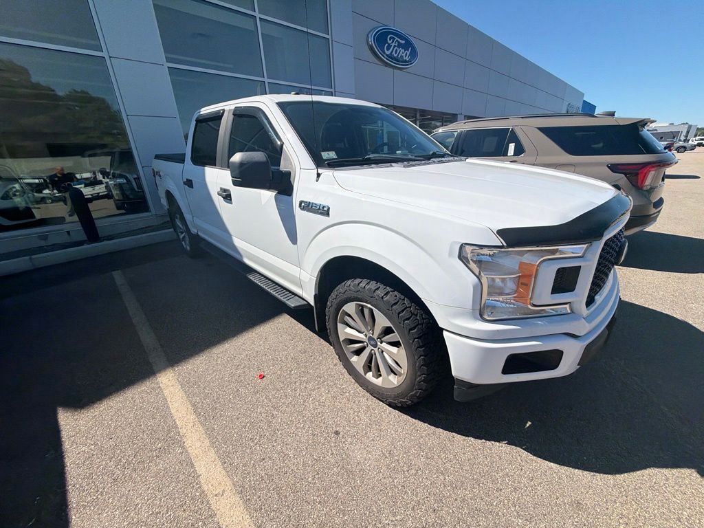 Used 2018 White Ford XL image 1