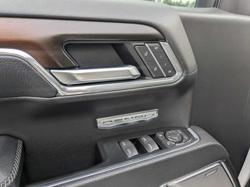 Used 2025 White Frost Tricoat GMC Denali image 12