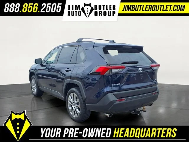 Used 2021  Toyota XLE Premium image 26