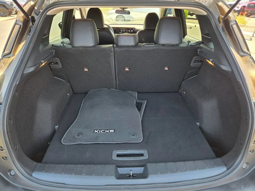 Used 2025 Canyon Bronze Met Nissan SR image 13