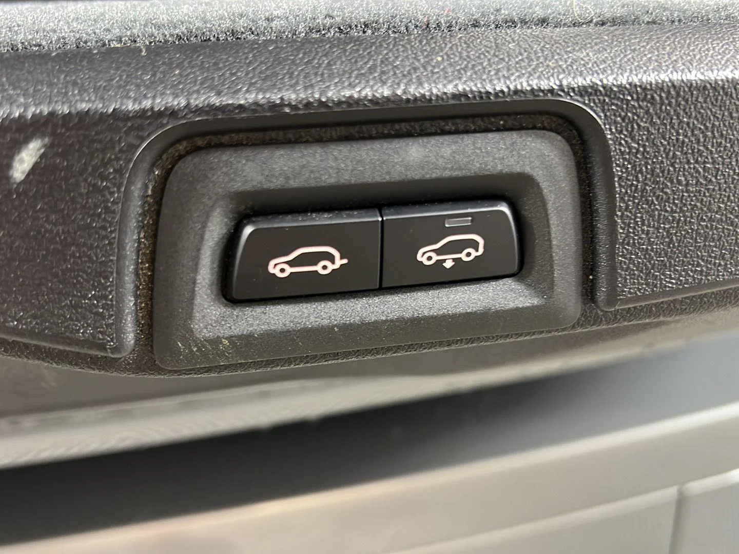 Used 2024 Skyscraper Grey Metallic BMW xDrive40i image 16
