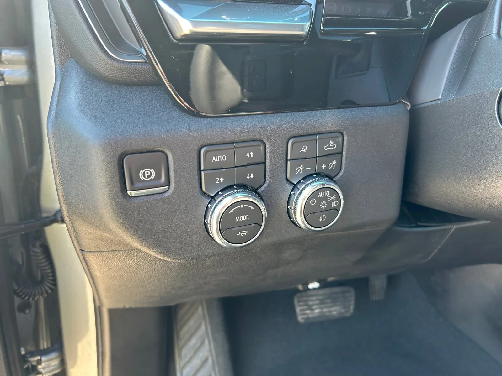 New 2026 Sterling Metallic GMC SLT image 15