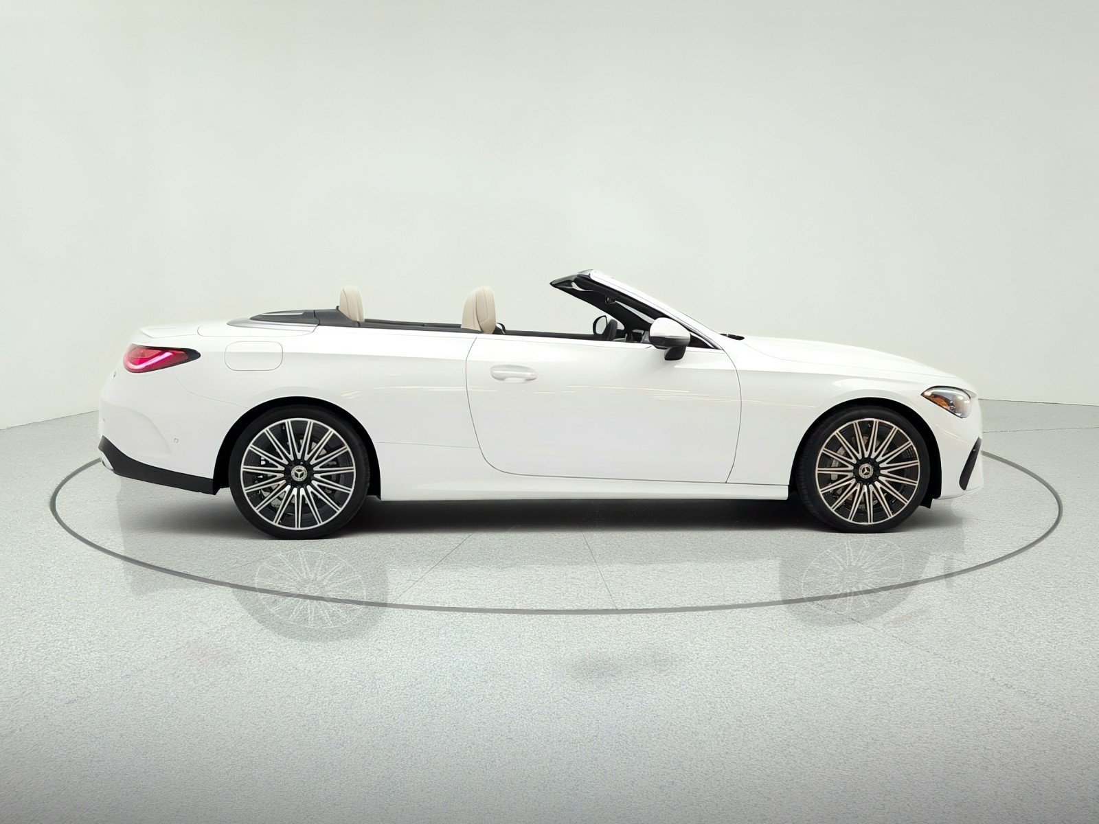 New 2026 MANUFAKTUR Moonlight White Metallic Mercedes-Benz CLE 450 4MATIC® Cabriolet image 19