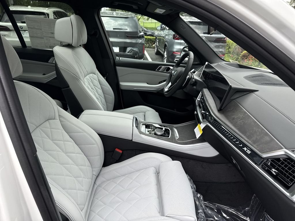 New 2026 White BMW xDrive40i image 25