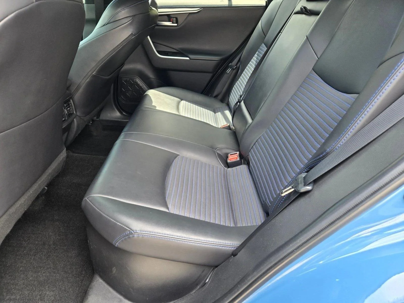 Used 2022 Cavalry Blue/Midnight Black Metallic Toyota Hybrid XSE image 17