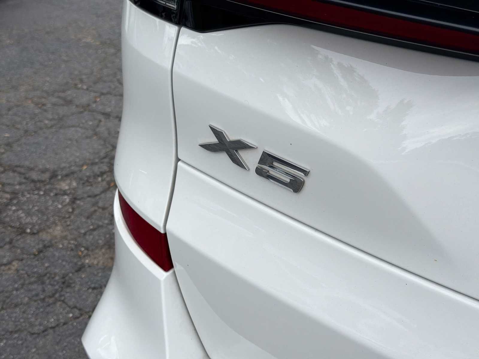 Used 2024 Alpine White BMW xDrive40i image 18