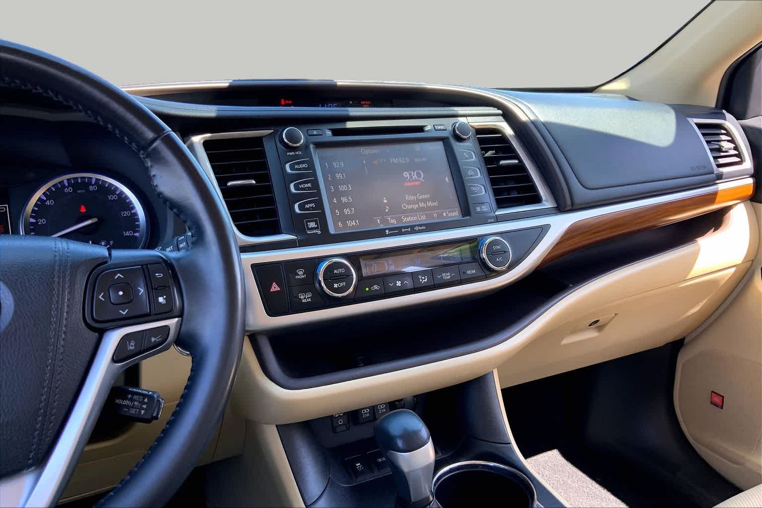 Used 2019 Blizzard Pearl Toyota Limited image 7