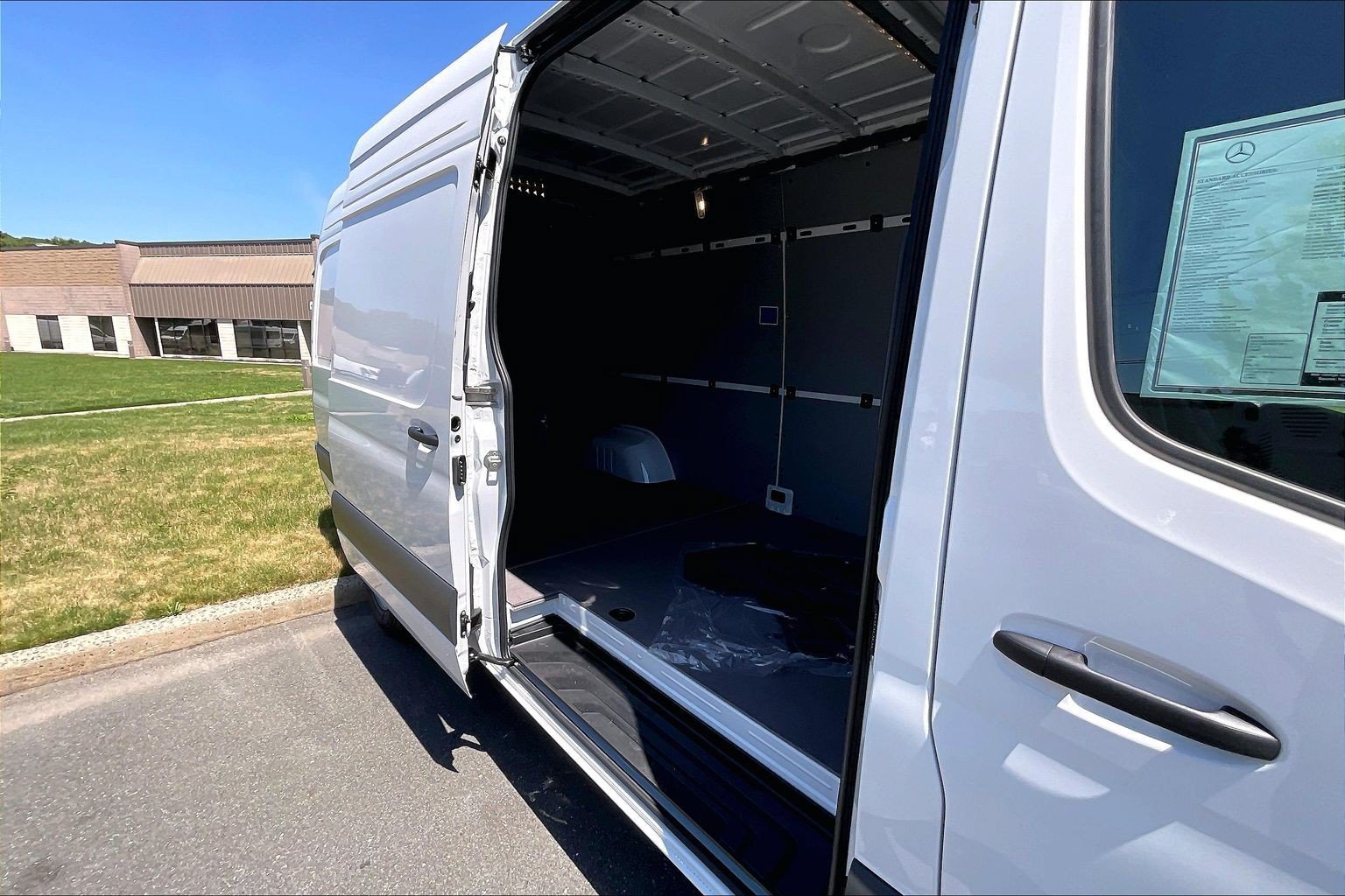 New 2026 Arctic White Mercedes-Benz Cargo 170 WB image 22
