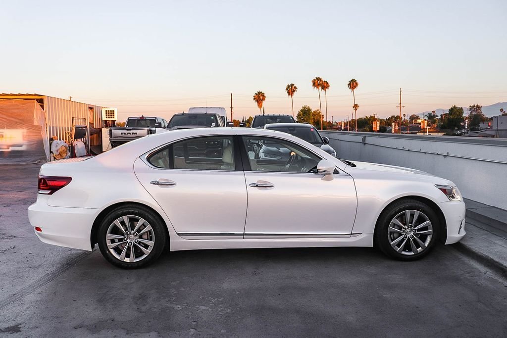 Used 2016 White Pearl Lexus 460 image 13