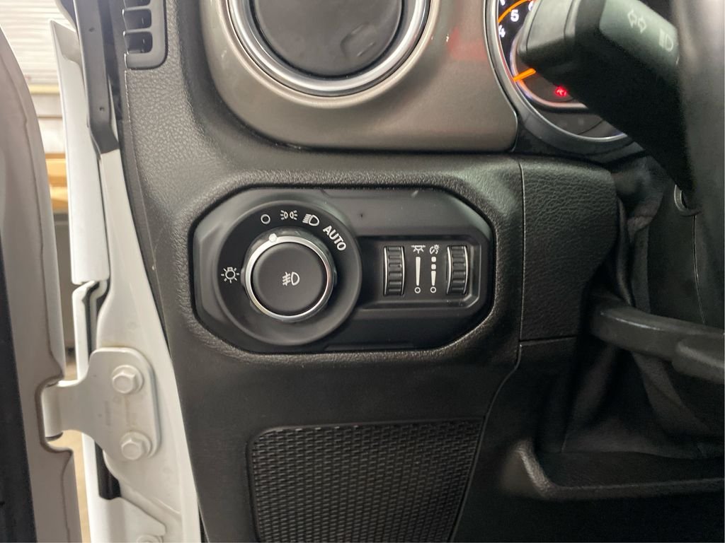 Used 2021 White Jeep Unlimited Sahara image 14