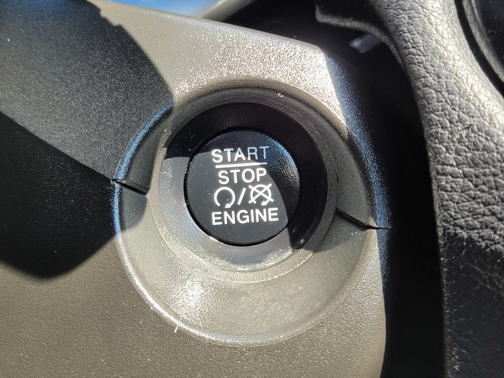 Certified Used 2019 Silver Jeep Limited image 23