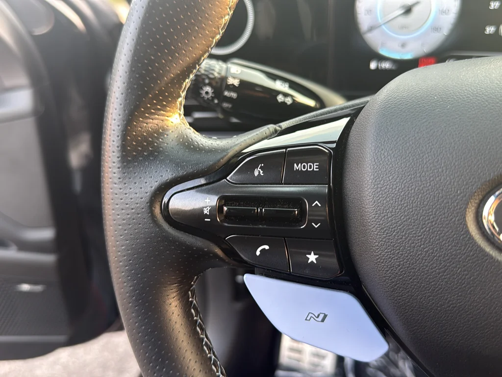 Used 2022 Black Hyundai Base image 16