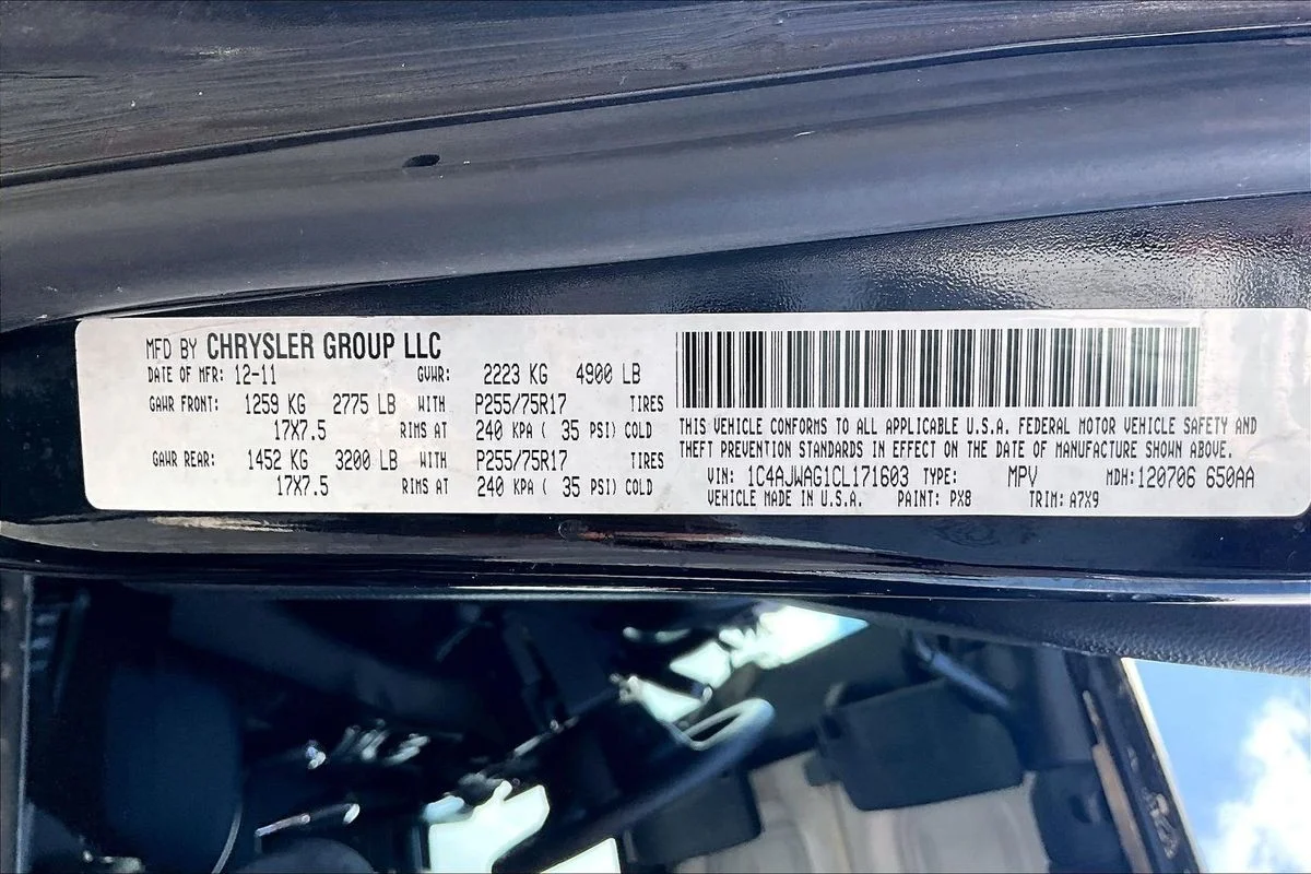 Used 2012  Jeep Sport image 19