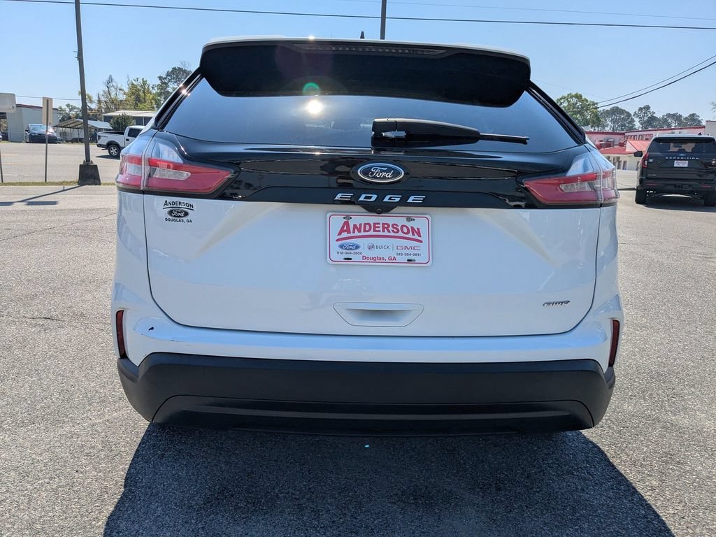 Used 2023 White Ford SE image 5