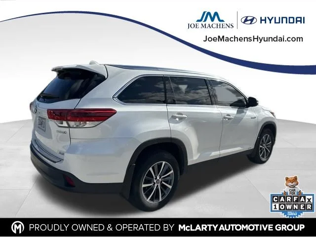 Used 2019 White Toyota XLE image 4