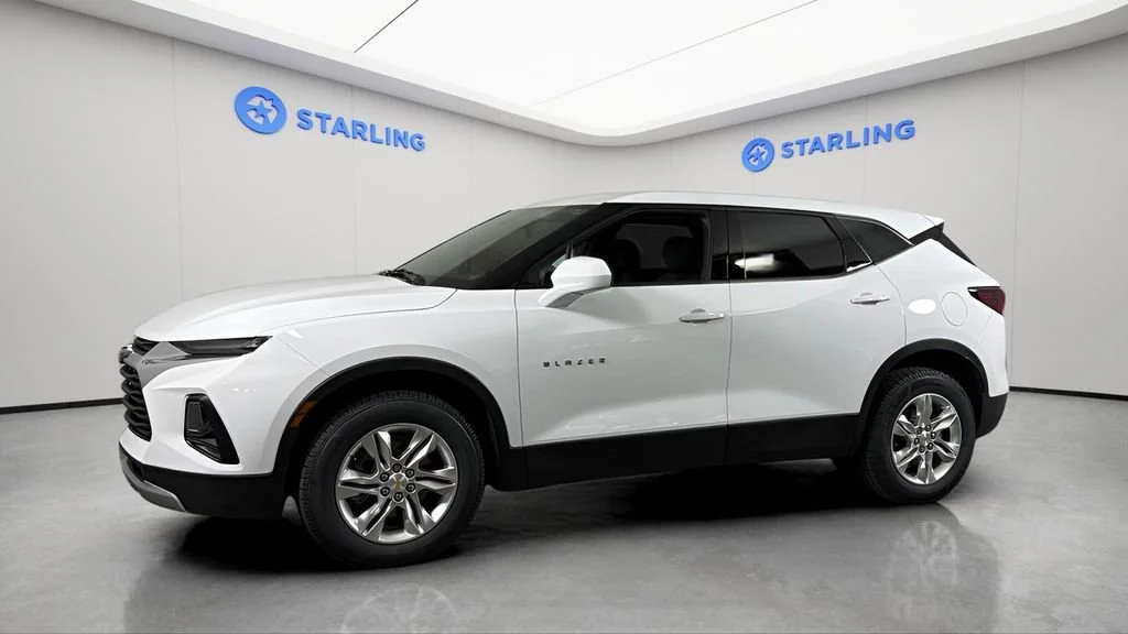 Used 2022 Summit White Chevrolet 2LT image 2