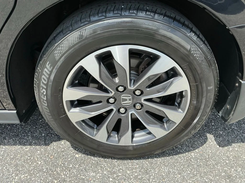Used 2024  Honda EX-L image 29