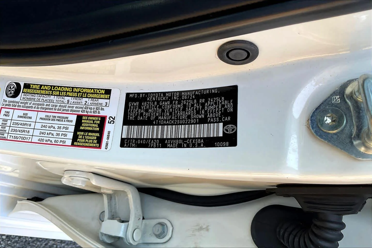 Used 2025 Ice Cap Toyota SE image 34