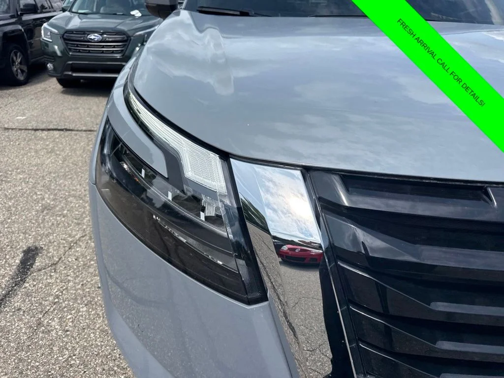 Used 2025 Gray Nissan Platinum image 3