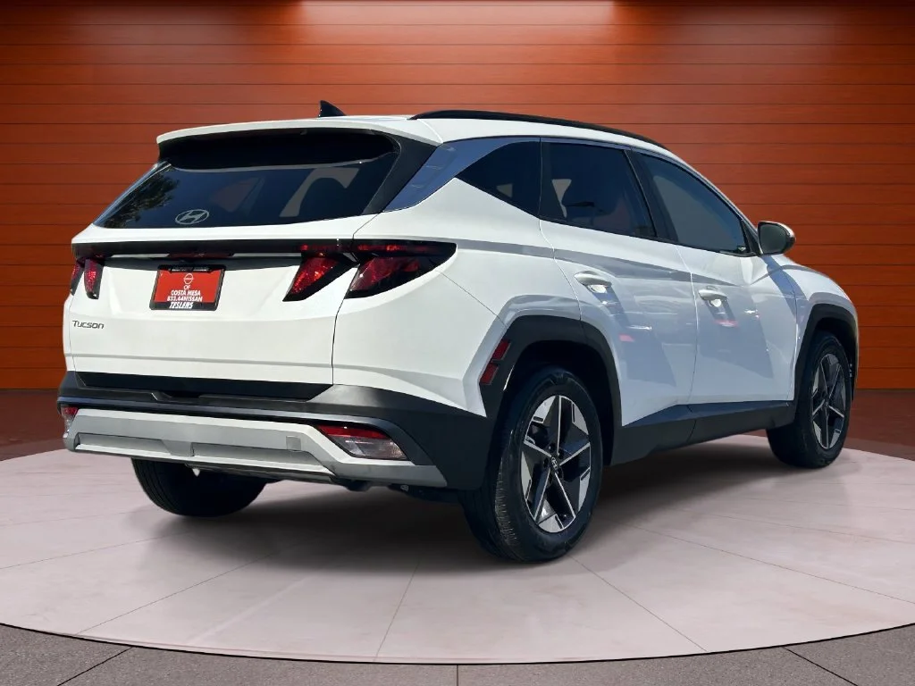 Used 2025 White Pearl Hyundai SEL image 4