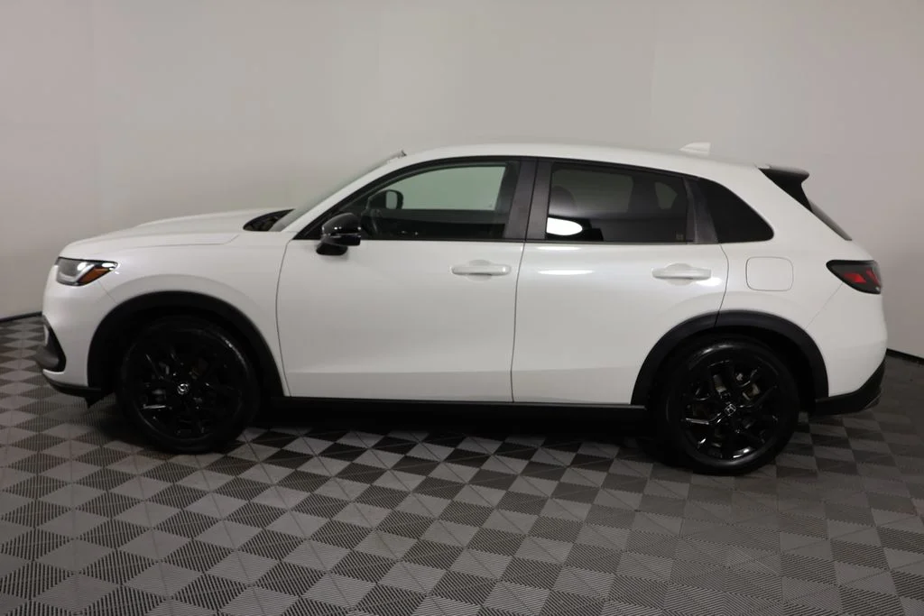 Used 2025 Platinum White Pearl Honda Sport image 5