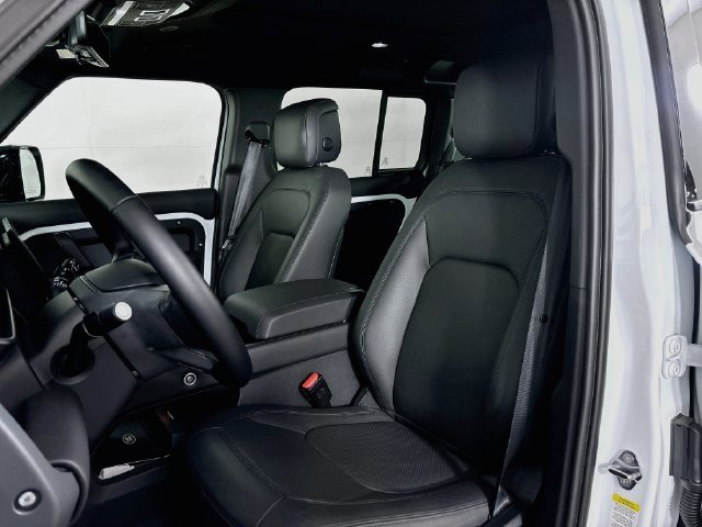 New 2026 White Land Rover X-Dynamic SE image 21