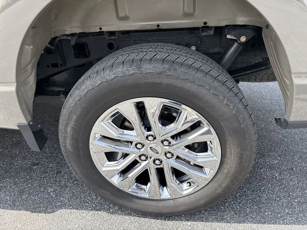 Used 2025 Gray Ford Lariat image 18