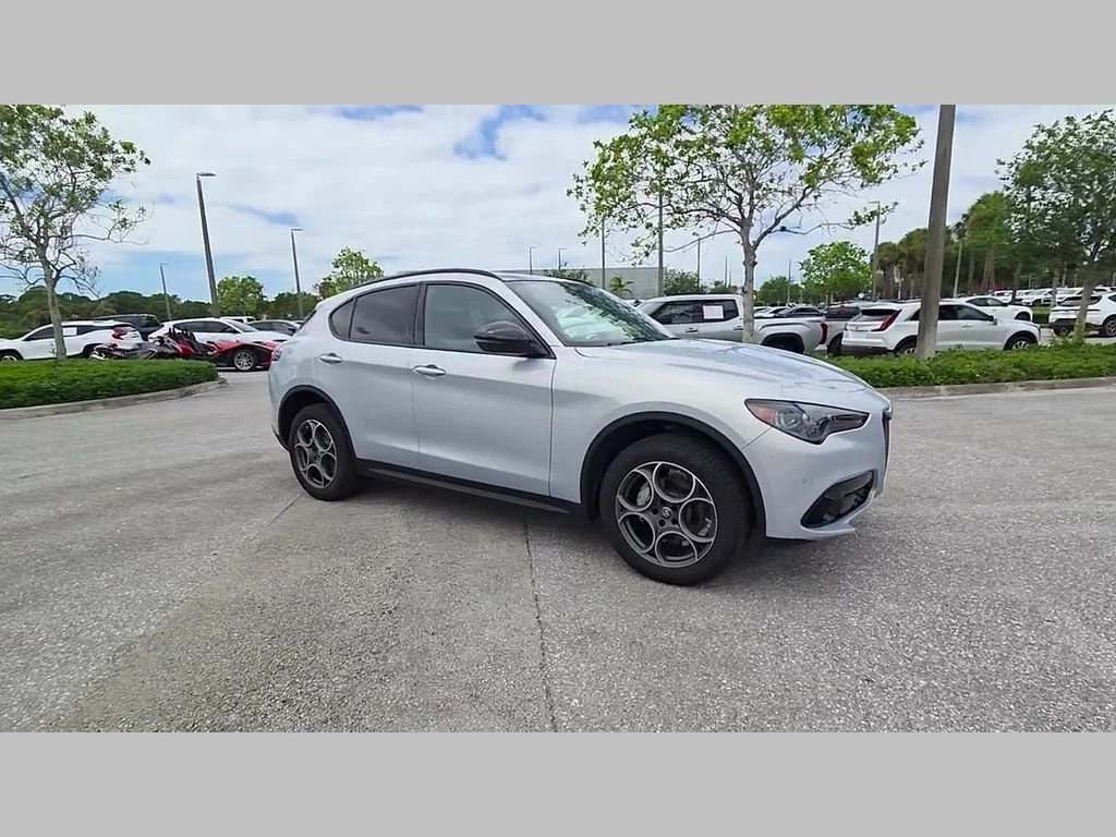 New 2025 Moonlight Gray Metallic Alfa Romeo Base image 41