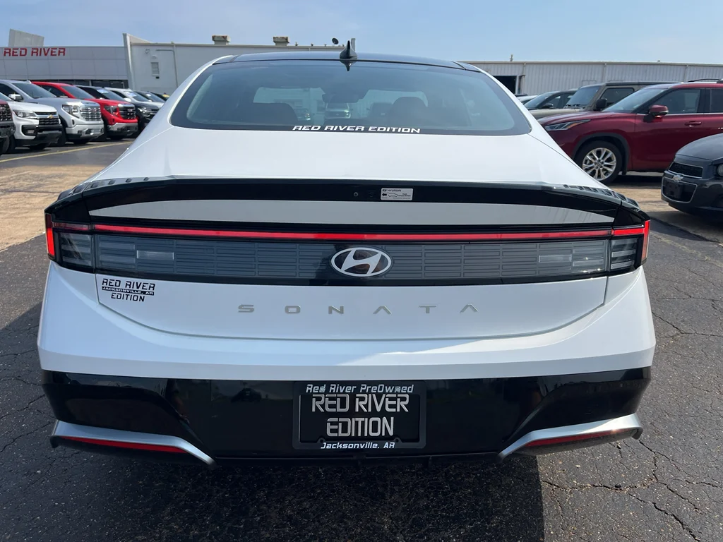 Used 2025 Serenity White Hyundai SEL Convenience image 6