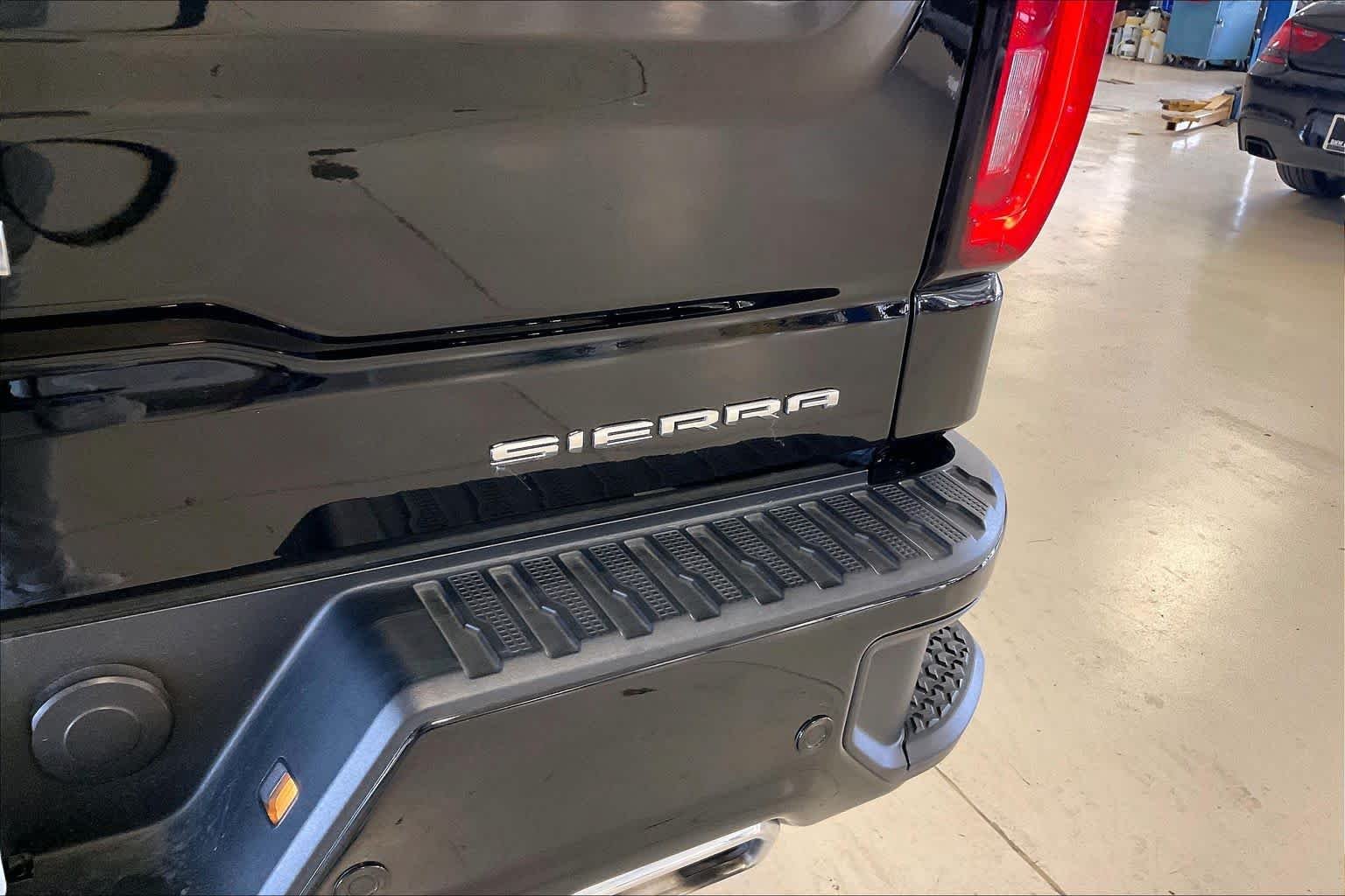 Used 2022 Onyx Black GMC Denali image 9