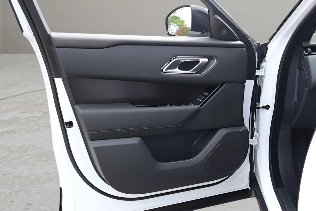 New 2026 Fuji White Land Rover  image 8
