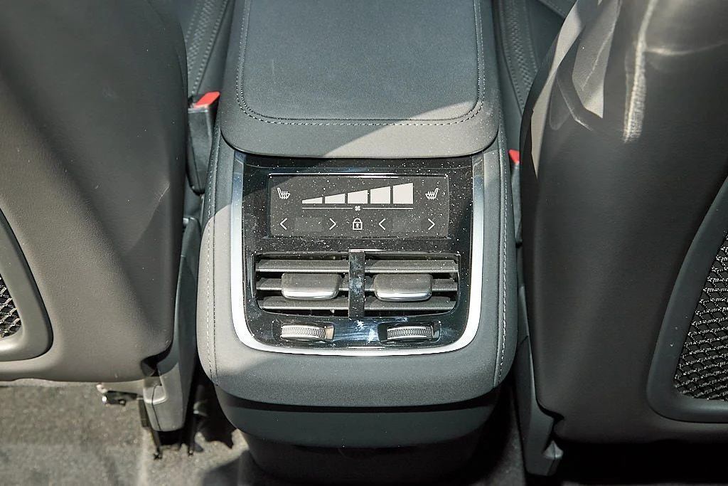 New 2026 Aurora Silver Volvo Plus image 24